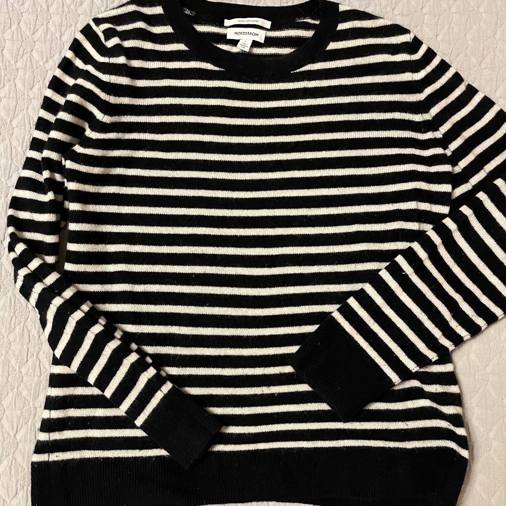 Nordstrom 100% Cashmere Crewneck Sweater
